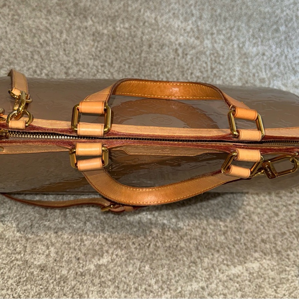 Louis Vuitton Brea GM Vernis Poudre - Picture 10 of 16